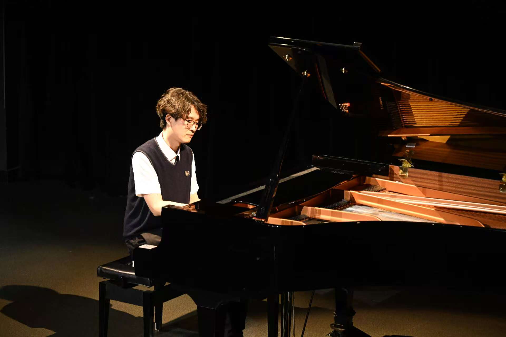 Andrew Zhuoer Feng